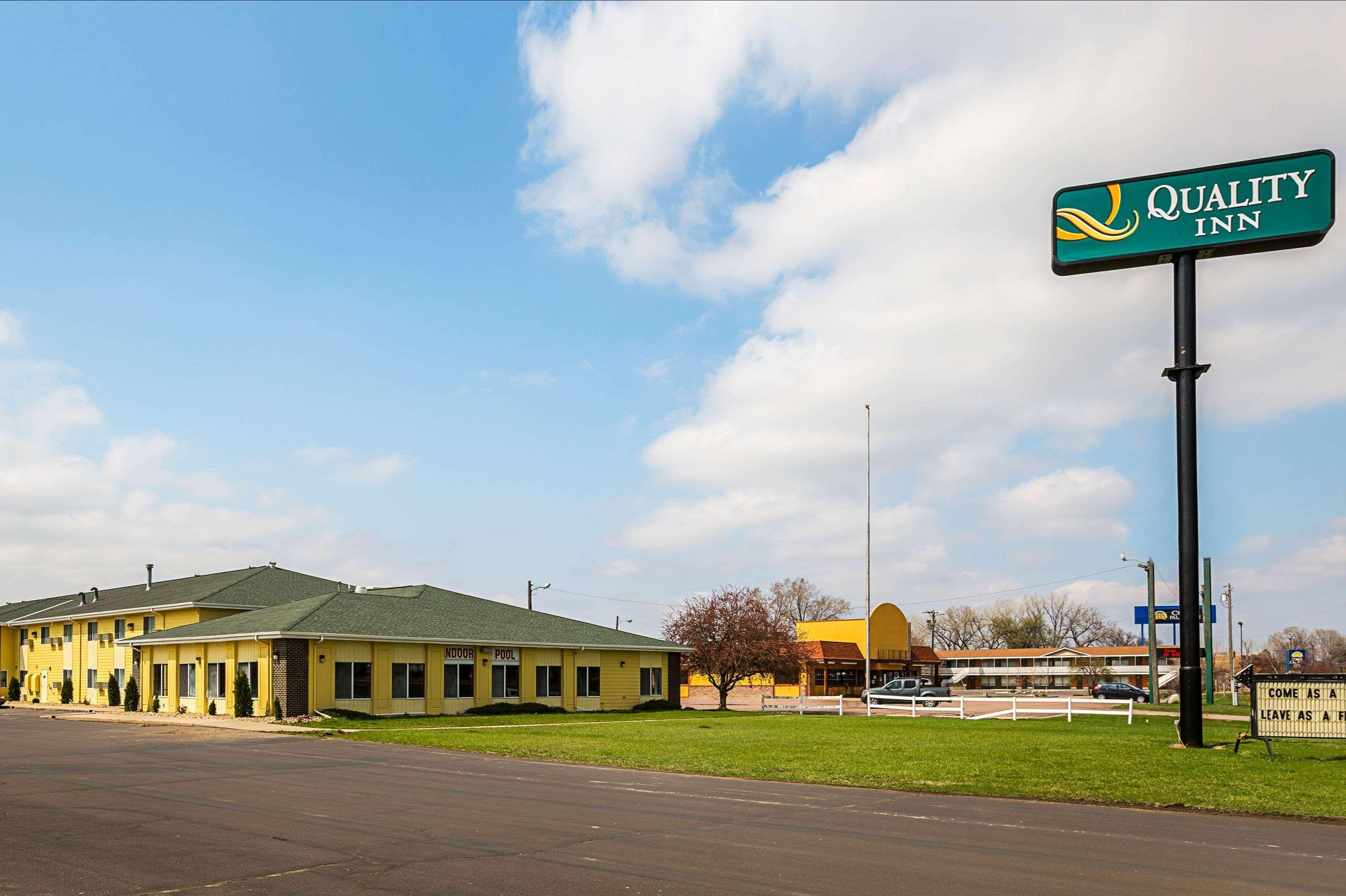 Quality Inn Mitchell Exterior photo