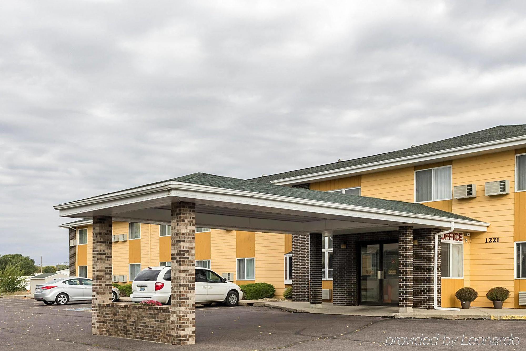 Quality Inn Mitchell Exterior photo